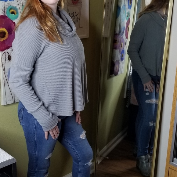 Hollister Distressed Jeans - Picture 2 of 12